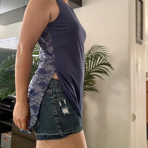 27. Blue top with fun design on the back - Picture 9 of 11